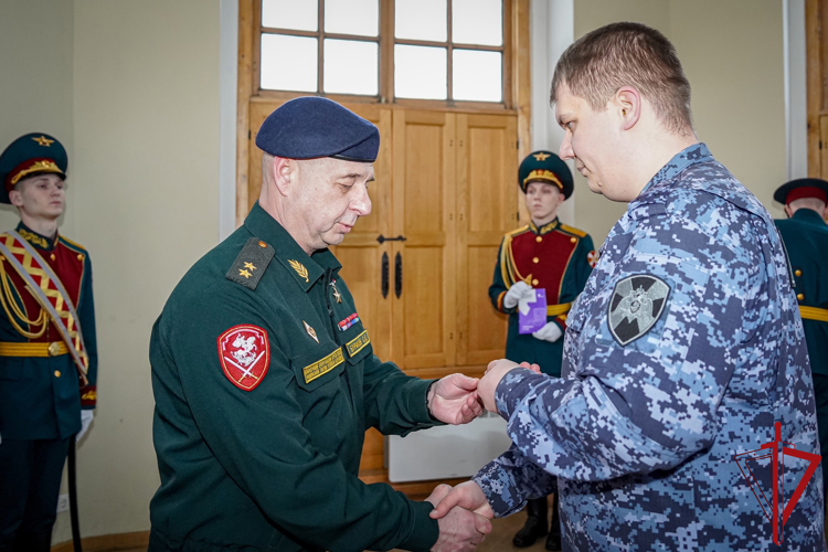 Полуденный выстрел орудия Петропавловской крепости был произведен в честь 30-летия пресс-служб Росгвардии