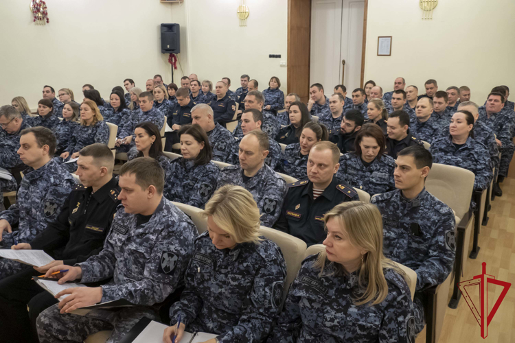 В подразделениях вневедомственной охраны Росгвардии Санкт-Петербурга и Ленобласти приступили к зимнему периоду подготовки