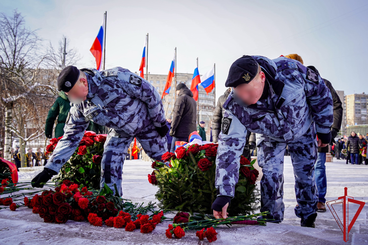 В Санкт-Петербурге росгвардейцы почтили память россиян, исполнявших служебный долг за пределами Отечества