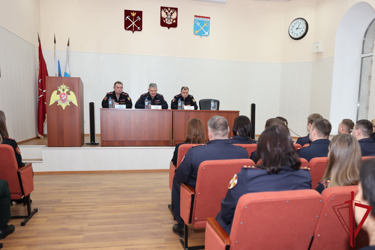 В Центре лицензионно-разрешительной работы ГУ Росгвардии прошло торжественное собрание, посвященное дню образования службы  