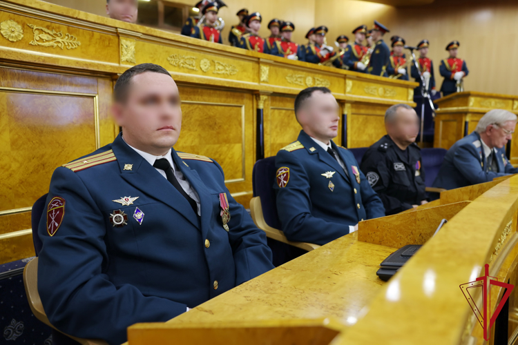 В правительстве Ленинградской области наградили росгвардейцев