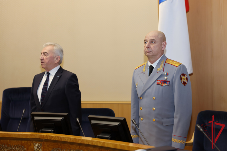 В правительстве Ленинградской области наградили росгвардейцев