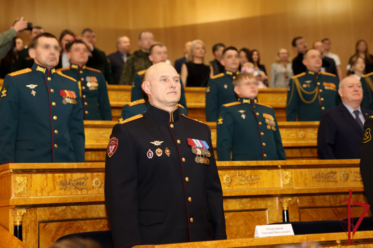 В правительстве Ленинградской области наградили росгвардейцев