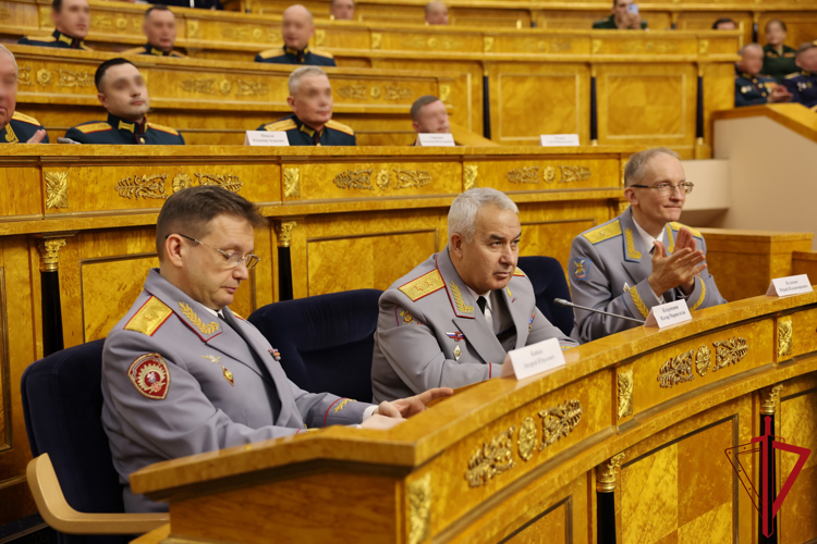 В правительстве Ленинградской области наградили росгвардейцев