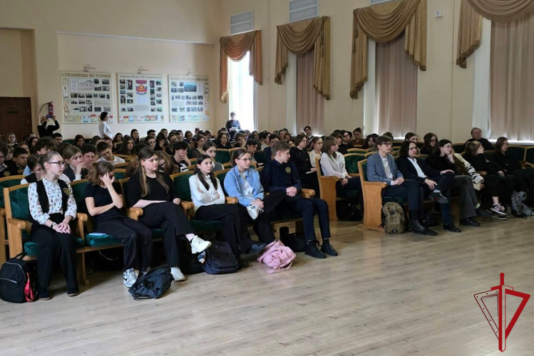 В Петроградском районе росгвардейцы провели встречу со школьниками, посвященную Дню полного освобождения Ленинграда от фашистской блокады