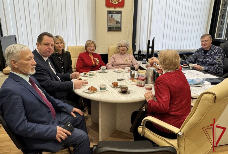 В Калининском районе сотрудники Росгвардии приняли участие в акции «В гости к ветерану»