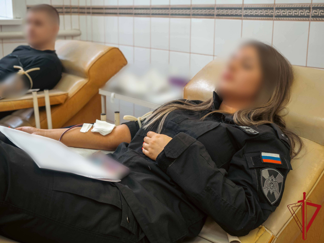 Сотрудники петербургского СОБР Росгвардии сдали кровь для пациентов медицинского учреждения