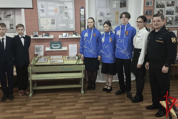 В Красногвардейском районе сотрудники Росгвардии приняли участие в церемонии открытия «Парты героя»