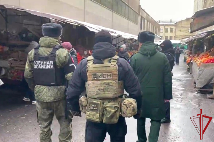 В Санкт-Петербурге при поддержке ОМОН Росгвардии проведён совместный рейд военного следствия и военной полиции