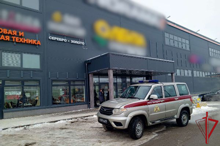 В Тосно наряд Росгвардии задержал разыскиваемого вора-рецидивиста, совершившего несколько краж из магазина
