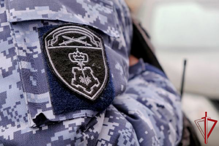 В Кировском районе наряд Росгвардии задержал нетрезвого водителя иномарки, врезавшегося в металлическое ограждение