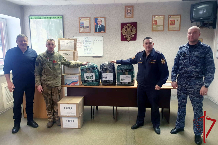 В Красногвардейском районе сотрудники вневедомственной охраны собрали гуманитарный груз для военнослужащих на СВО