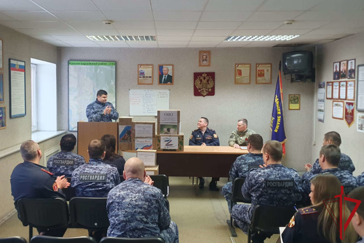 В Красногвардейском районе сотрудники вневедомственной охраны собрали гуманитарный груз для военнослужащих на СВО