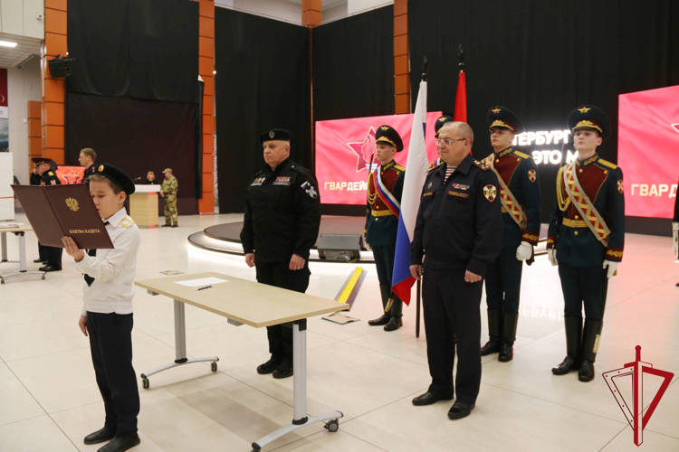 В Санкт-Петербурге представители Росгвардии приняли участие в церемонии принятия присяги учащимися подшефных кадетских классов