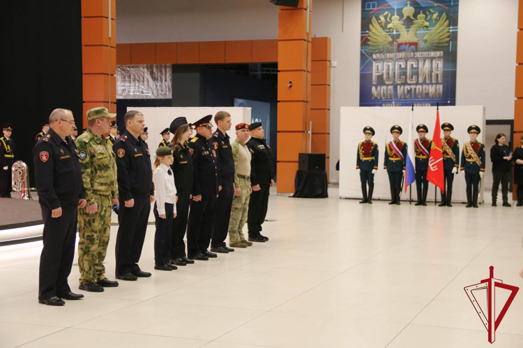В Санкт-Петербурге представители Росгвардии приняли участие в церемонии принятия присяги учащимися подшефных кадетских классов