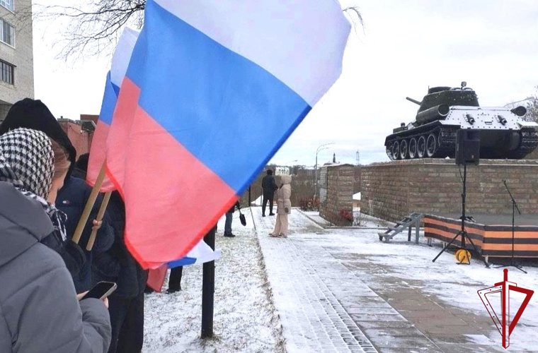 В Ивангороде представители Росгвардии приняли участие в акции «Эстафета Победы»