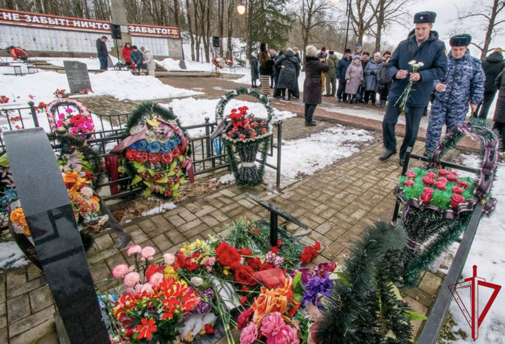 В Ивангороде сотрудники Росгвардии почтили память погибших героев 6-й роты