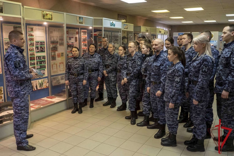 Для молодых сотрудников Росгвардии, проходящих курс первоначальной подготовки, состоялись выездные занятия