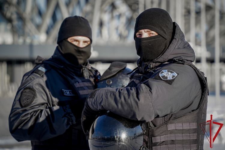 Сотрудники ГУ Росгвардии приняли участие в обеспечении правопорядка при проведении хоккейного матча