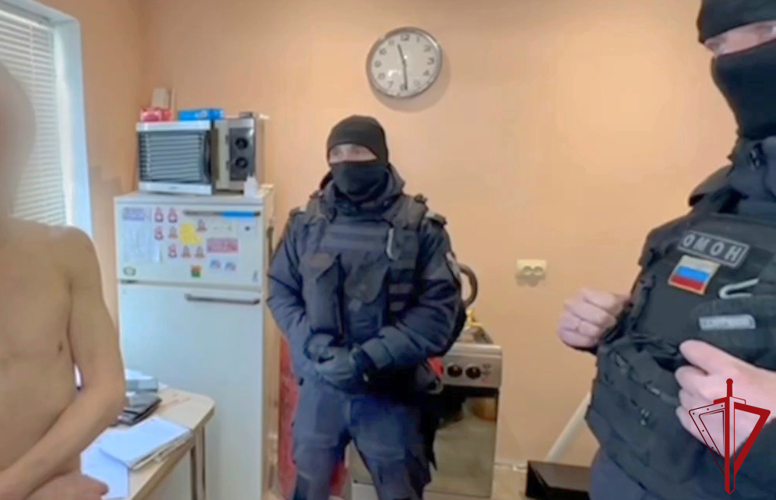 В Санкт-Петербурге при содействии ОМОН Росгвардии сотрудниками УФСБ задержан подозреваемый в государственной измене 