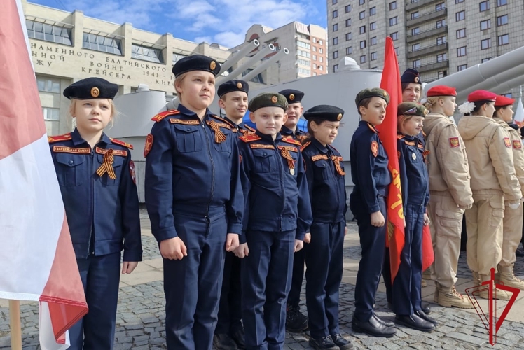 Василеостровском районе сотрудники Росгвардии приняли участие в акции памяти, посвященной 80-летию Великой Победы