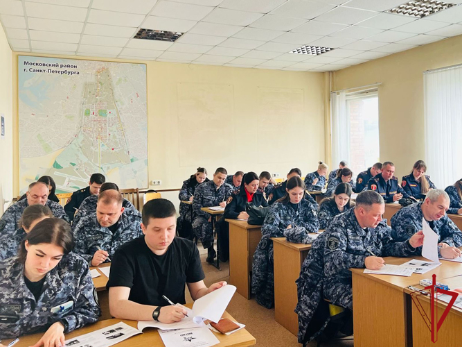 Сотрудники и военнослужащие структурных подразделений ГУ Росгвардии приняли участие в акции "Диктант Победы"