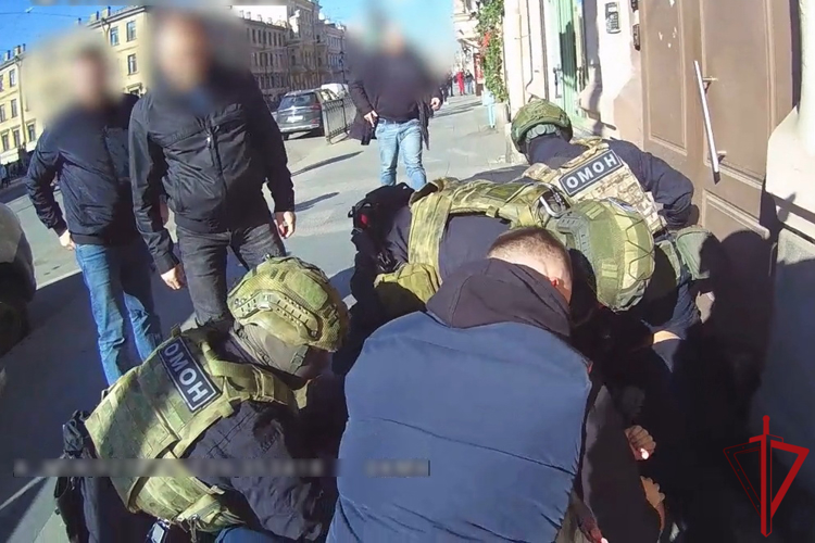 В Санкт-Петербурге при содействии сотрудников ОМОН Росгвардии задержаны лица, готовившие убийство ради квартиры