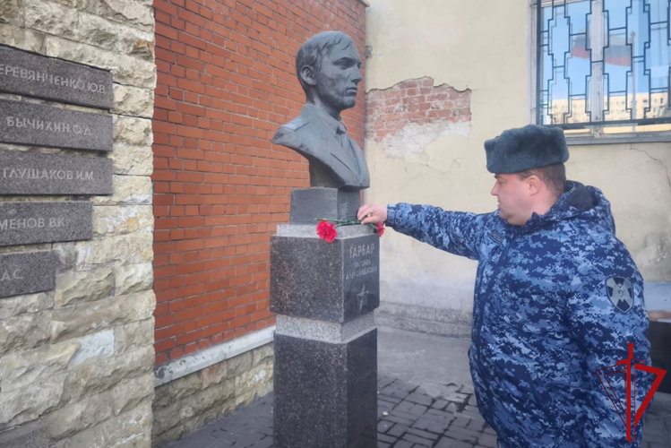 Представители Росгвардии почтили память Григория Гарбара, погибшего при исполнении служебного долга 