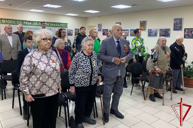 В Санкт-Петербурге ветерану службы, жительнице блокадного Ленинграда вручили нагрудный знак отличия "За благие дела"