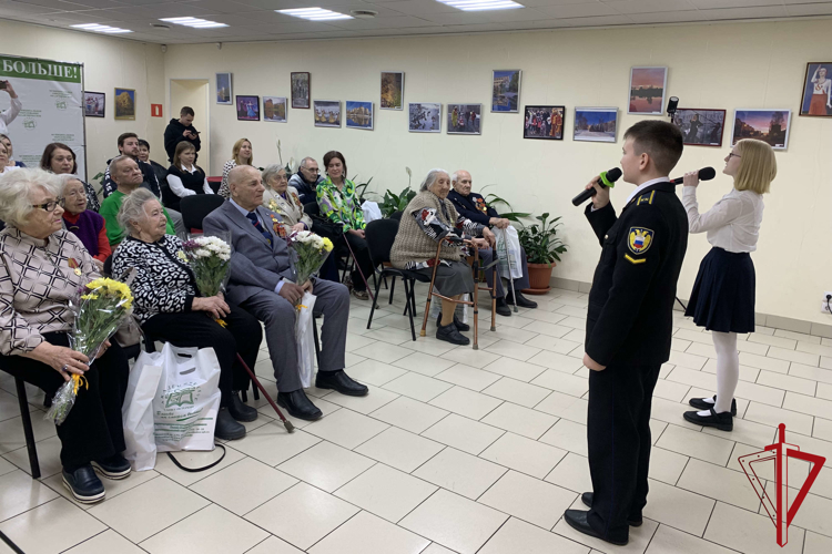 В Санкт-Петербурге ветерану службы, жительнице блокадного Ленинграда вручили нагрудный знак отличия "За благие дела"