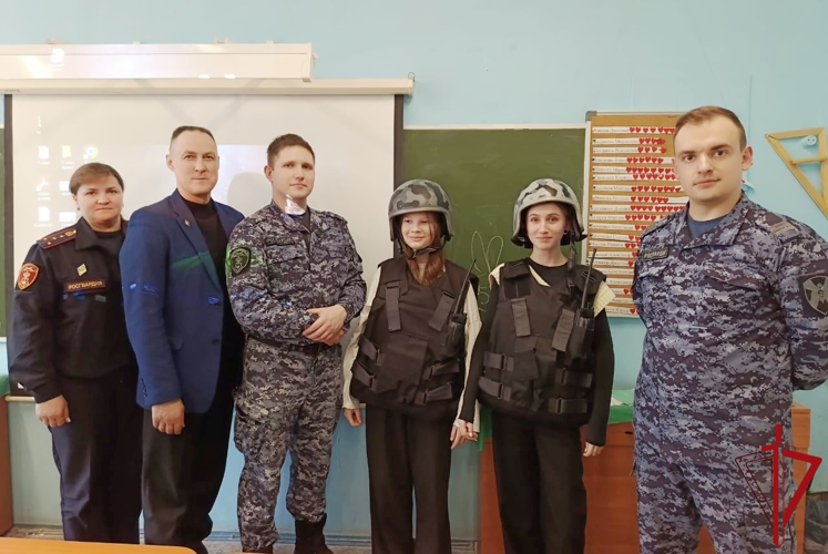 В Гатчинском районе сотрудники Росгвардии провели встречу со школьниками 