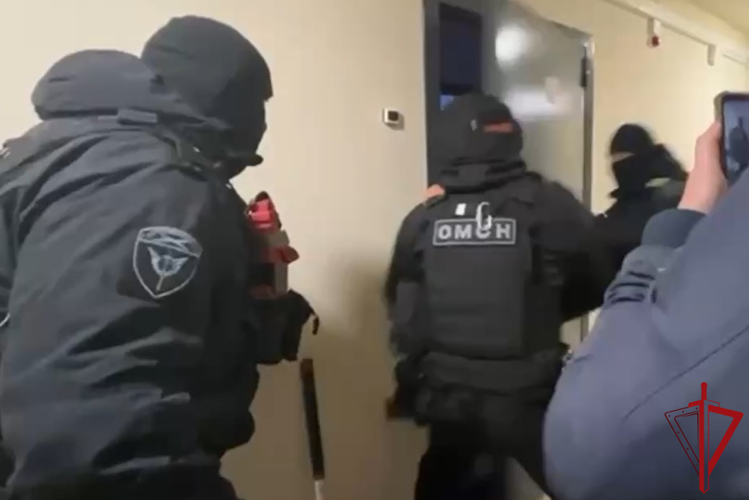 В Санкт-Петербурге при содействии ОМОН Росгвардии пресечена деятельность преступной группы, совершавшей мошенничества в сфере страхования 