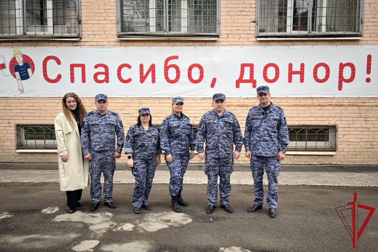 В Санкт-Петербурге сотрудники Росгвардии сдали кровь для пациентов медицинских учреждений