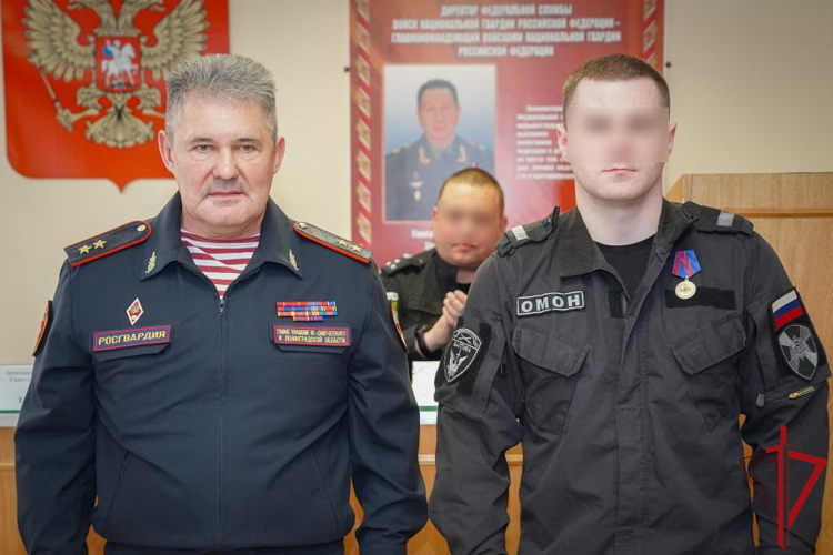 В Санкт-Петербурге поздравили ОМОН «Балтика» (на транспорте) Росгвардии с 32-летием со дня образования