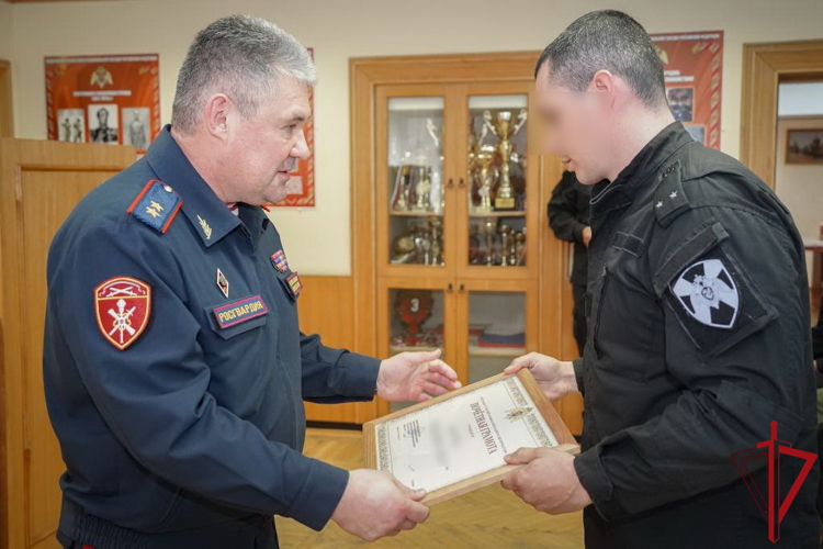 В Санкт-Петербурге поздравили ОМОН «Балтика» (на транспорте) Росгвардии с 32-летием со дня образования