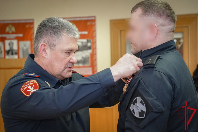 В Санкт-Петербурге поздравили ОМОН «Балтика» (на транспорте) Росгвардии с 32-летием со дня образования