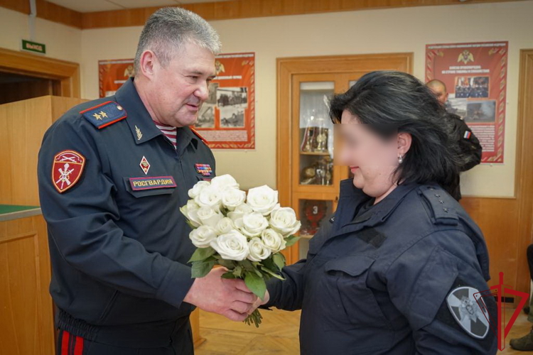 В Санкт-Петербурге поздравили ОМОН «Балтика» (на транспорте) Росгвардии с 32-летием со дня образования