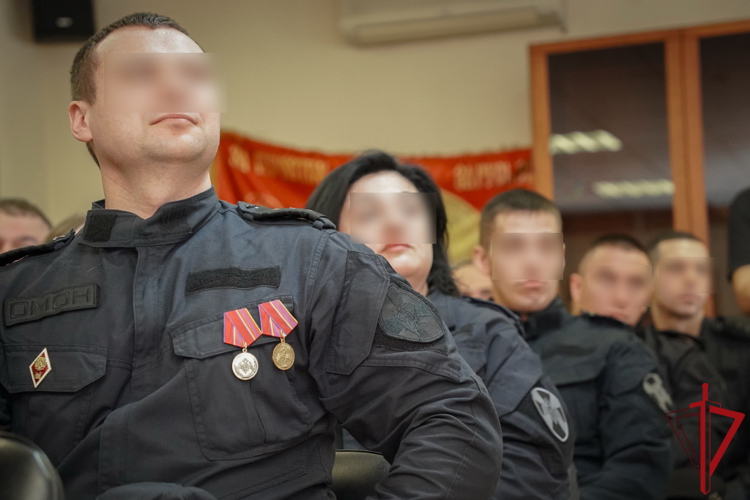 В Санкт-Петербурге поздравили ОМОН «Балтика» (на транспорте) Росгвардии с 32-летием со дня образования