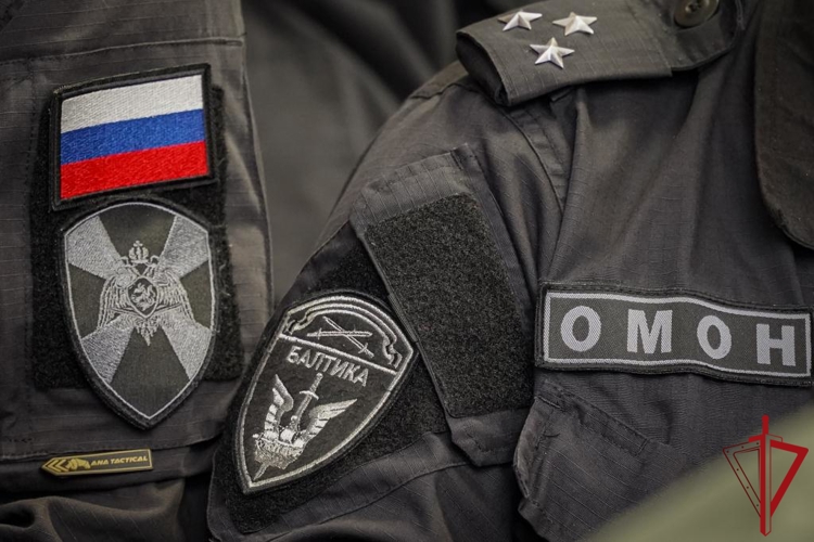 В Санкт-Петербурге поздравили ОМОН «Балтика» (на транспорте) Росгвардии с 32-летием со дня образования