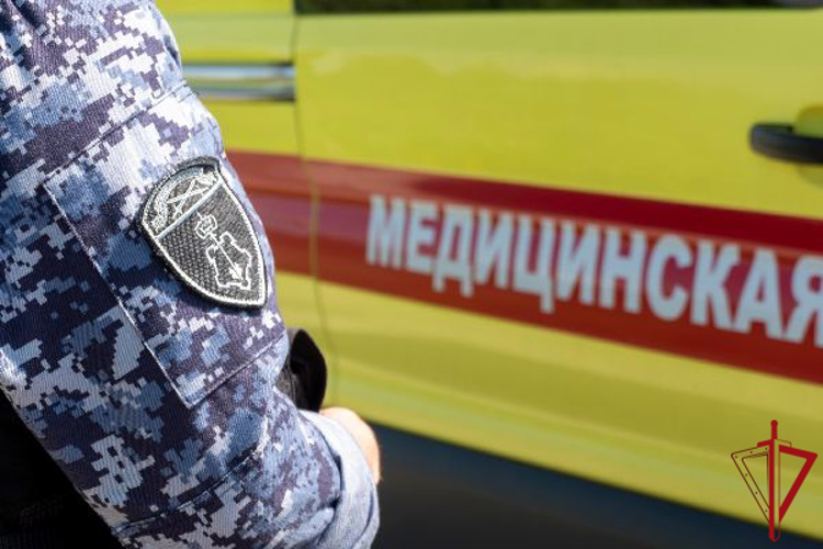 В Рощино сотрудники Росгвардии пришли на помощь мужчине, потерявшему сознание во время поездки на велосипеде