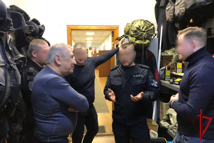 Заслуженный водолаз России провел встречу со специалистами СОБР «Гранит» Росгвардии