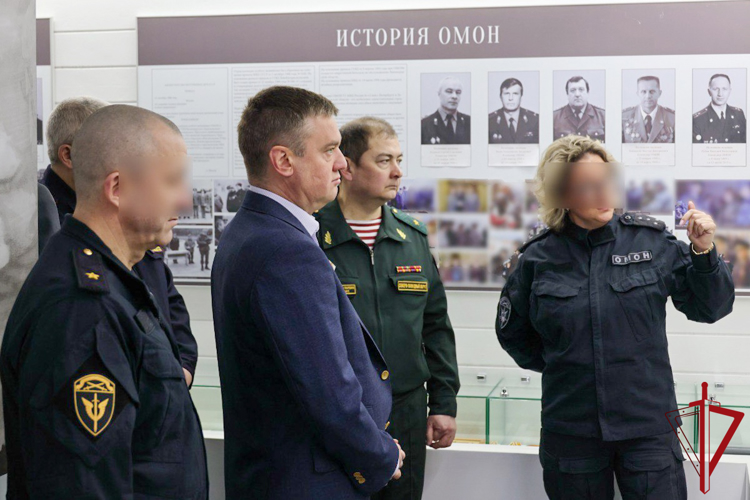 Вице-губернатор Санкт-Петербурга посетил базу расположения ОМОН "Бастион" Росгвардии