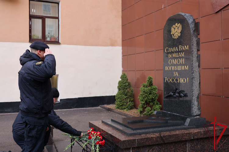 Вице-губернатор Санкт-Петербурга посетил базу расположения ОМОН "Бастион" Росгвардии