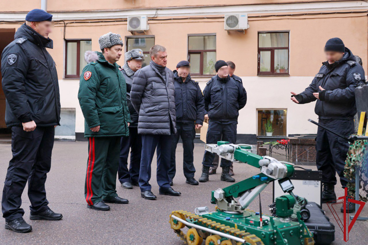 Вице-губернатор Санкт-Петербурга посетил базу расположения ОМОН "Бастион" Росгвардии
