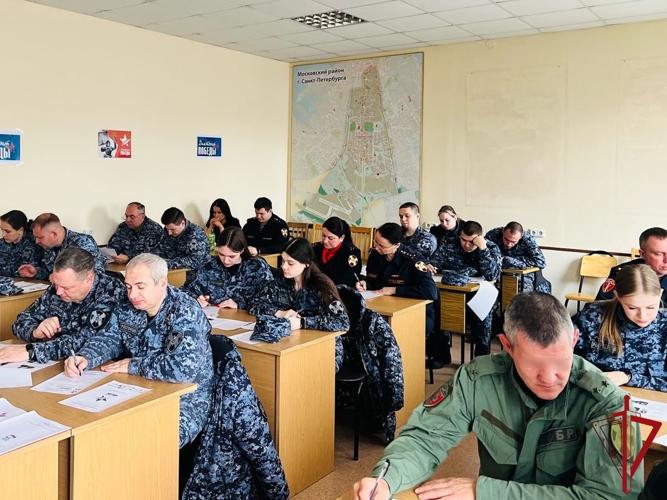 Сотрудники и военнослужащие структурных подразделений ГУ Росгвардии приняли участие в акции "Диктант Победы"