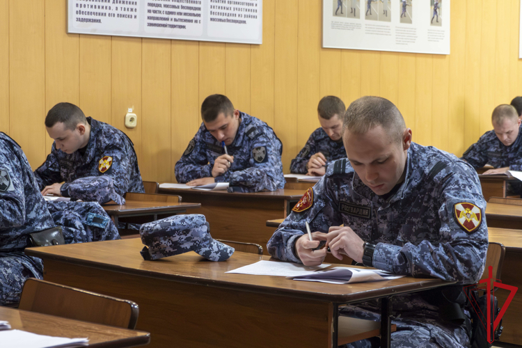 В Северо-Западном округе ВНГ РФ прошел очередной этап конкурса профессионального мастерства среди сотрудников групп задержания вневедомственной охраны