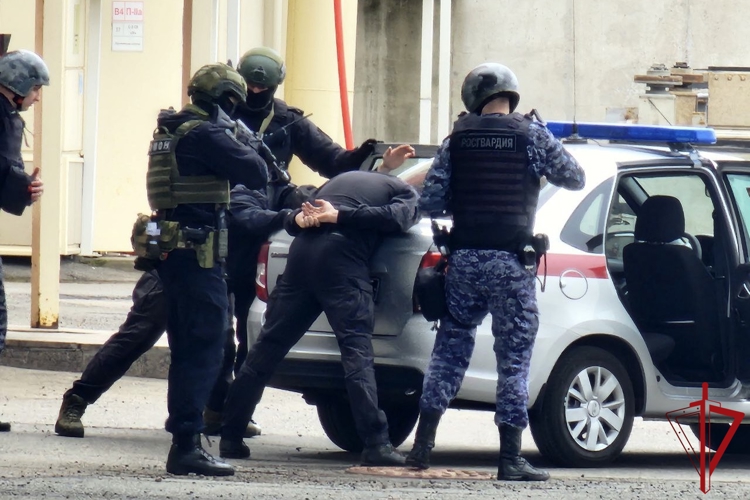 В Санкт-Петербурге сотрудники Росгвардии провели занятия по задержанию вооруженных преступников