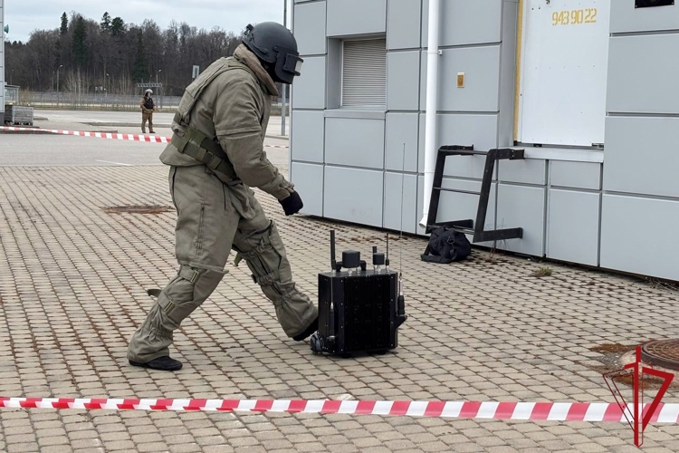 В Санкт-Петербурге сотрудники Росгвардии провели занятия по задержанию вооруженных преступников