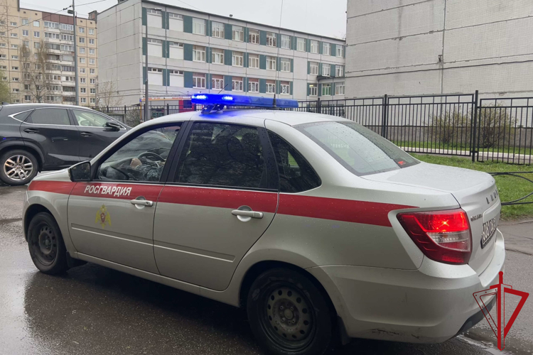Сотрудники Росгвардии приняли участие в антитеррористических учениях на территории образовательных учреждений