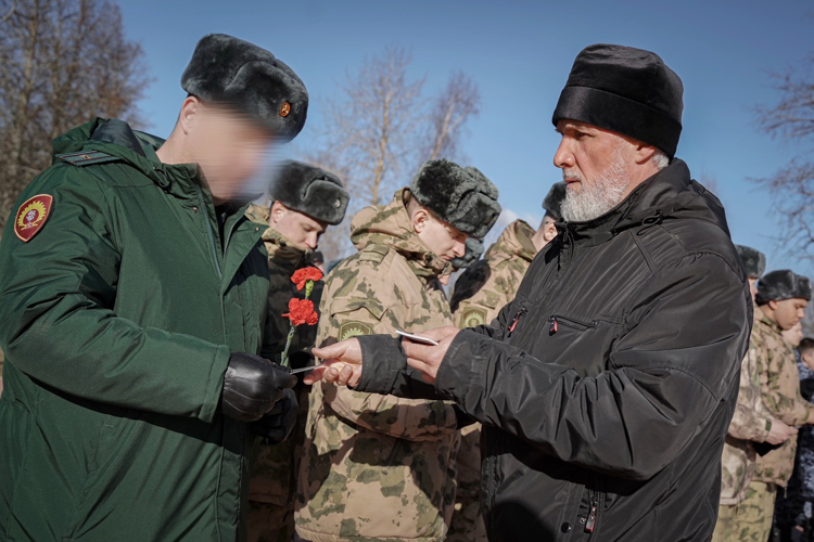Великопостное молитвенное стояние за воинов Росгвардии состоялось в Ленинградской области у мемориала «Рубежный камень»
